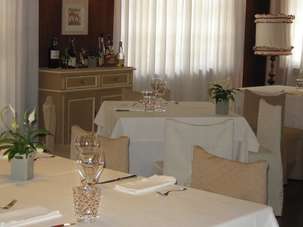 B&B Ristorante Del Monte Colleretto Giacosa Exterior photo